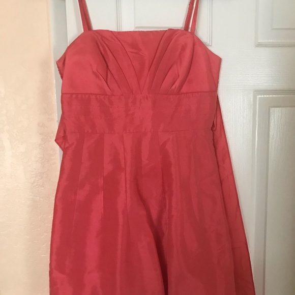 Beautiful Salmon Short Sleeveless Dress. Large - Picture 2 of 7